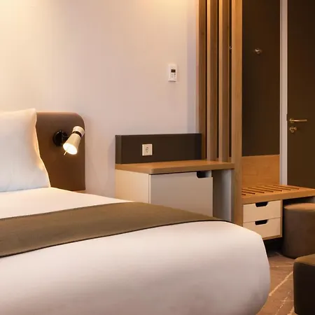 - Airport By Ihg Eindhoven