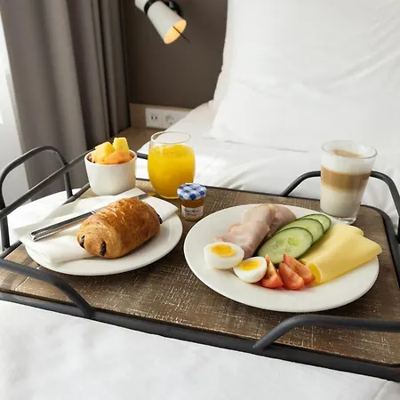 - Airport By Ihg Hotel Eindhoven
