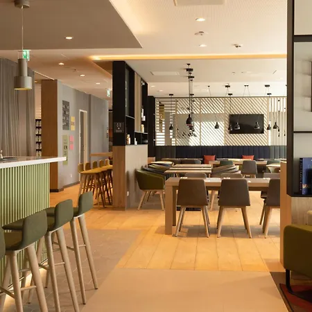 - Airport By Ihg Eindhoven