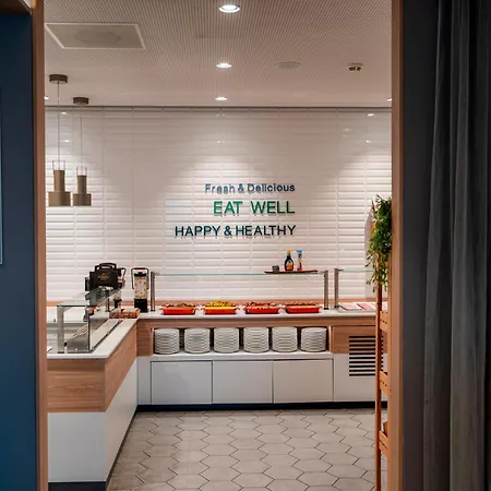 Hotel - Airport By Ihg 4*