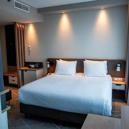 - Airport By Ihg Hotel 4*