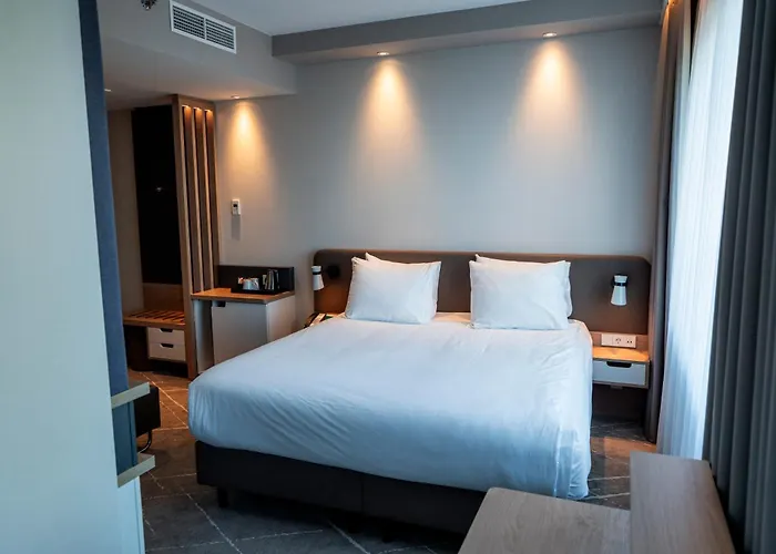 - Airport By Ihg 酒店 4*