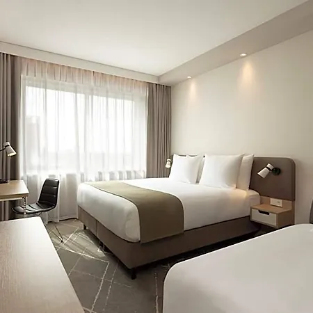 Hotel - Airport By Ihg 4*