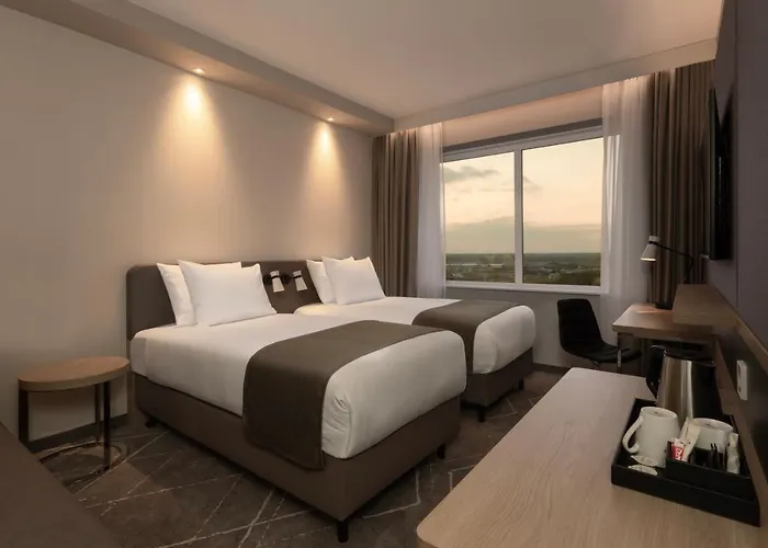 - Airport By Ihg Eindhoven