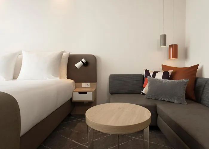 - Airport By Ihg Eindhoven