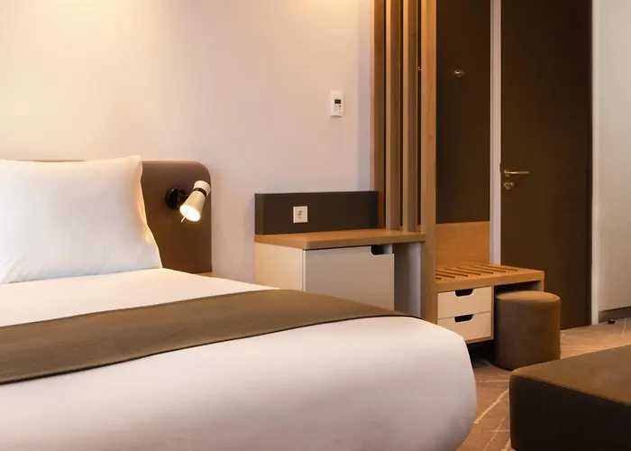 - Airport By Ihg Eindhoven