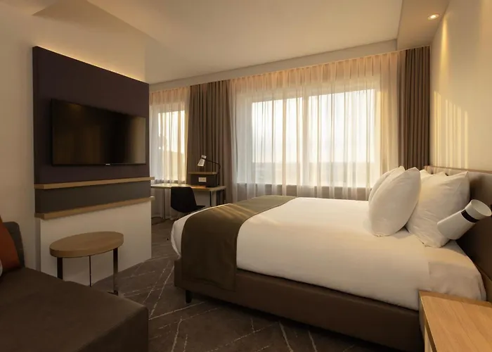 - Airport By Ihg Hotel 4*