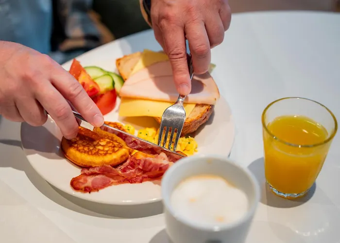 Отель - Airport By Ihg 4*