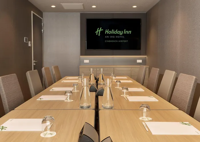 Отель - Airport By Ihg 4*