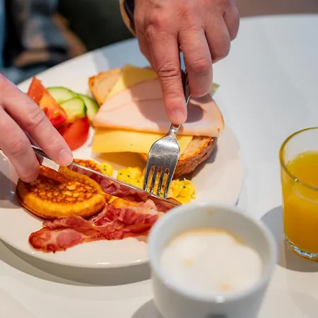 Hotel - Airport By Ihg 4*