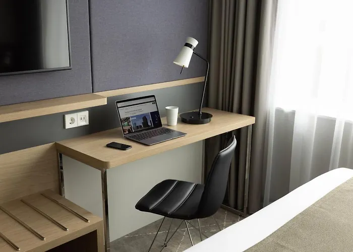 - Airport By Ihg מלון