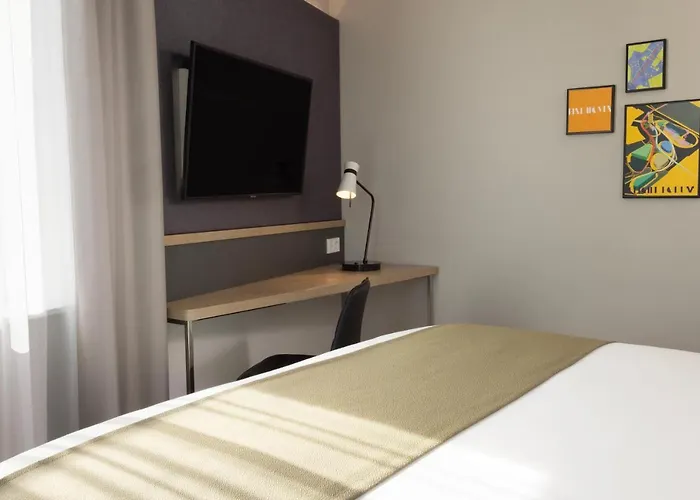 Hotel - Airport By Ihg 4*