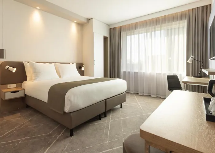 - Airport By Ihg מלון 4*