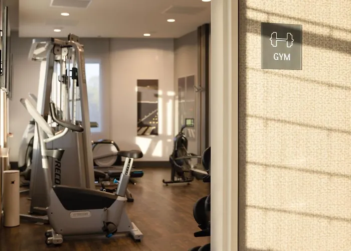 - Airport By Ihg מלון 4*