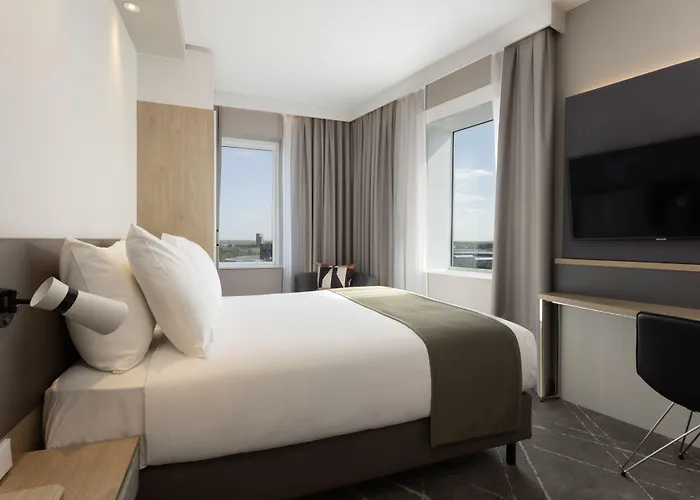 - Airport By Ihg מלון איינדהובן